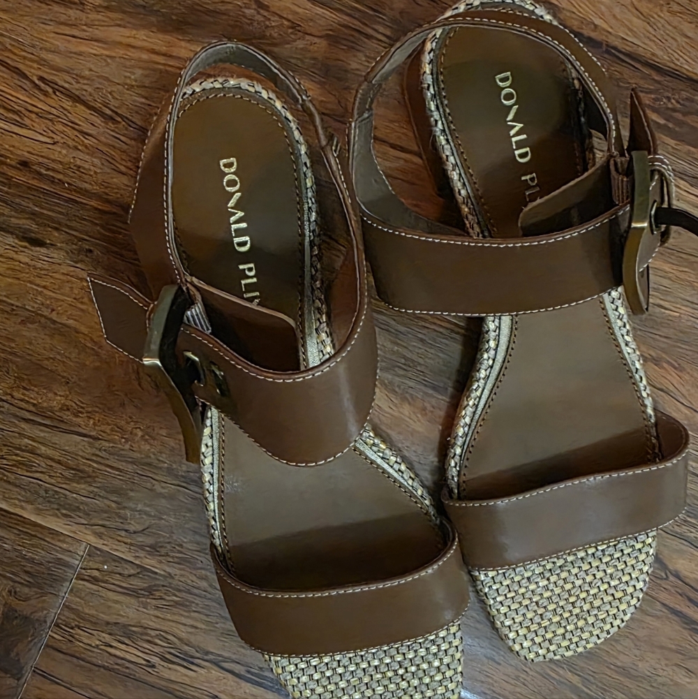 Donald Pilner Brown Saddle Leather Vixi Sandal. Size 9. New - Picture 2 of 8